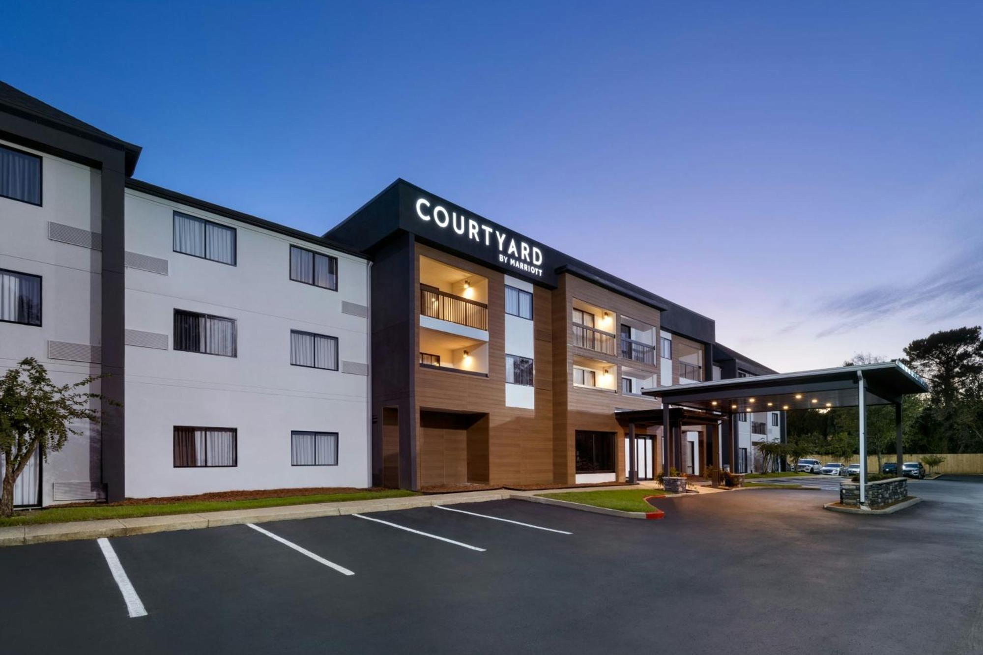 Отель Courtyard Мобил Экстерьер фото